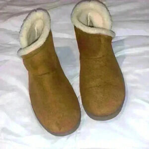 Sherpa boots size 5/6